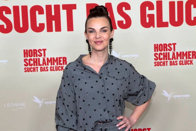 ABB SCHLAEMMER- Annika Lau Moderatorin zu Gast auf dem roten Teppich bei der Hamburg Premiere des Kino Films Horst Schlaemmer sucht das Glueck im Kino Cinemaxx Damtor am Dienstag 24.03.2026 in Hamburg Hamburg Deutschland