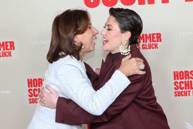 ABB SCHLAEMMER- Claudia Obert mit Tahnee Schaffarczyk zu Gast auf dem roten Teppich bei der Hamburg Premiere des Kino Films Horst Schlaemmer sucht das Glueck im Kino Cinemaxx Damtor am Dienstag 24.03.2026 in Hamburg Hamburg Deutschland