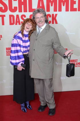 ABB SCHLAEMMER- Laura Thomas mit Hape Kerkeling als Horst Schlaemmer zu Gast auf dem roten Teppich bei der Hamburg Premiere des Kino Films Horst Schlaemmer sucht das Glueck im Kino Cinemaxx Damtor am Dienstag 24.03.2026 in Hamburg Hamburg Deutschland