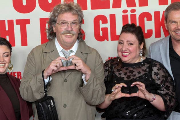 ABB SCHLAEMMER- Hape Kerkeling Horst Schlaemmer Meltem Kaptan, zu Gast auf dem roten Teppich bei der Hamburg Premiere des Kino Films Horst Schlaemmer sucht das Glueck im Kino Cinemaxx Damtor am Dienstag 24.03.2026 in Hamburg Hamburg Deutschland