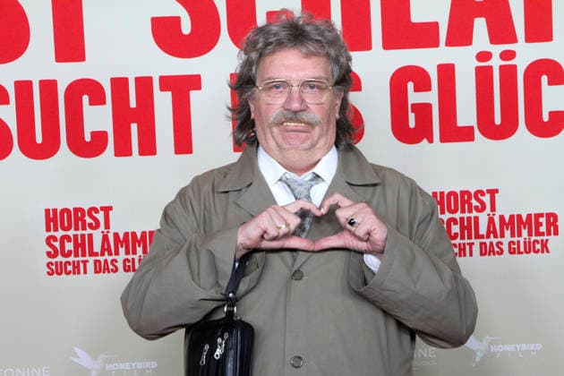 ABB SCHLAEMMER- Hape Kerkeling als Horst Schlaemme zu Gast auf dem roten Teppich bei der Hamburg Premiere des Kino Films Horst Schlaemmer sucht das Glueck im Kino Cinemaxx Damtor am Dienstag 24.03.2026 in Hamburg Hamburg Deutschland