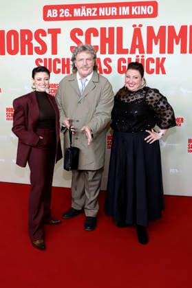 Ttahnee Schaffarczyk, Hape Kerkeling und Meltem Kaptan bei der Premiere des Kinofilms Horst Schlämmer sucht das Glück im Cinemaxx Dammtor. Hamburg, 24.03.2026
