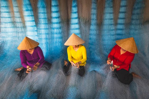 Women repairing fishing nets in Vietnam H?i An, Qu?ng Nam, Vietnam CR_NEAN260324D-1986543-01 ,model released, Symbolfoto