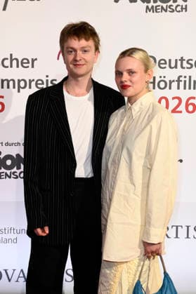 Laurids Schürmann und Emma Falck bei der Verleihung des 24. Deutschen Hörfilmpreises 2026 im Colosseum Filmtheater. Berlin, 24.03.2026
