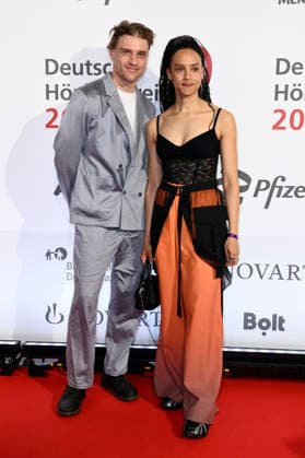 Nico Ehrenteit und Salber Lee Williams bei der Verleihung des 24. Deutschen Hörfilmpreises 2026 im Colosseum Filmtheater. Berlin, 24.03.2026