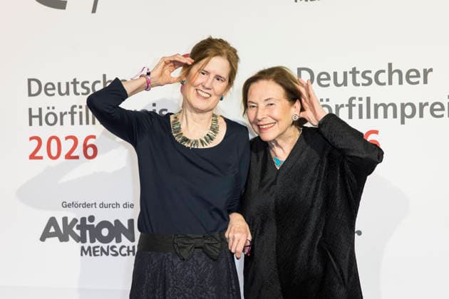 Deutscher Hörfilmpreis, Preisverleihung im Kino Colosseum, Berlin, 24.03.2026 Eva Luise Köhler mit Tochter Ulrike Köhler vor der Preisverleihung zum Deutschen Hörfilmpreis im Berliner Kino Colosseum am 24.03.2026 Berlin Kino Collosseum Copyright: xBenxKriemannx