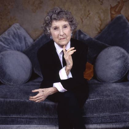 Mireille Hartuch - Portrait de la chanteuse Mireille dans l appartement de Colette au Palais royal, mars 1993 Photographie Hannah Assouline Opale.photo RECORD DATE NOT STATED *** Mireille Hartuch Portrait of the singer Mireille in Colettes apartment at the Palais Royal, March 1993 Photograph by Hannah Assouline Opale photo RECORD DATE NOT STATED  Copyright: x HannahxAssouline Opale.photox