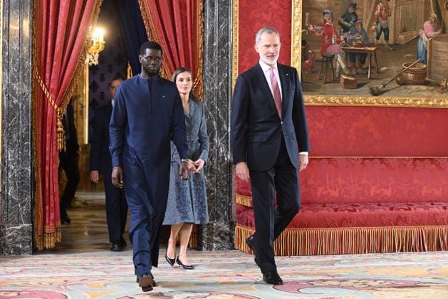 The King and Queen of Spain host a lunch in honor of the President of the Republic of Senegal, Bassirou Diomaye Diakhar Faye The President of the Republic of Senegal, Bassirou Diomaye Diakhar Faye, Queen Letizia and King Felipe VI on their arrival at the reception offered before lunch at the Royal Palace, on March 25, 2026, in Madrid Spain For the President of the Republic of Senegal, it will be the second official visit to Spain after he attended, on June 30, 2025, in Seville, the IV International Conference on Financing for Development of the United Nations KING KING ROYALTY SENEGAL José Madrid Madrid Madrid Spain Copyright: xJosà xOlivax 7394560