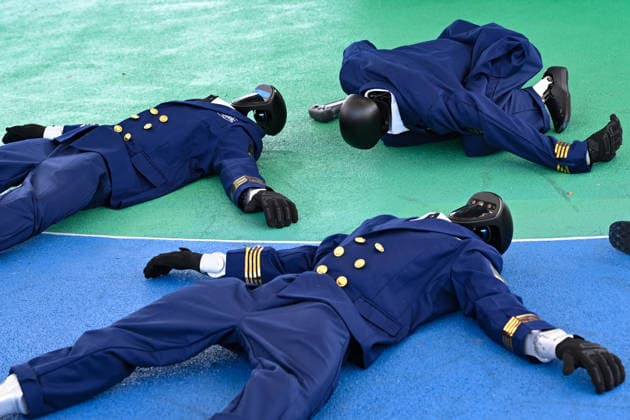 News Bilder des Tages BOAO, CHINA - MARCH 24: Humanoid robots rest on the ground during the Boao Forum for Asia Annual Conference 2026, on March 24, 2026 in Boao, Qionghai City, Hainan Province of China.  Copyright: xChinaxNewsxServicex 111630674155
