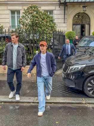 Tom Holland leaves the Shangri La hotel in Paris on March 25, 2026 Gedeon Taieb Bestimage Tom Holland leaves the Shangri La hotel in Paris on March 25, 2026 Paris France  Copyright: xGedeonxTaiebx xBestimagexGedeonxTaiebx xBestimagex