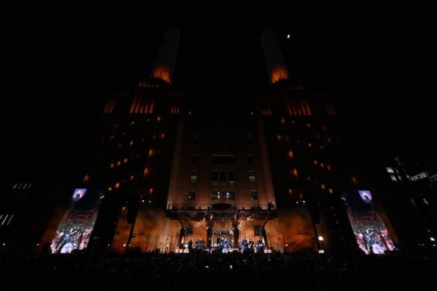 March 25, 2026, London, London, UK: London, UK. Marcus Mumford, Ben Lovett, and Ted Dwane of British folk-rock band Mumford and Sons perform at the Apple 50th Anniversary Event held at Battersea Power Station. Apple was founded by Steve Jobs, Steve Wozniak, and Ronald Wayne fifty years ago on 1st April 1976. London UK  - ZUMAl94_ 20260325_zaf_l94_039 Copyright: xLondonxNewsxPicturesx