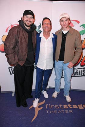 Christopher Schmidt, Harald Reitinger, Max Suhr bei der Premiere von MALLE OLE - DAS MUSICAL DAS BALLERT! im First Stage Theater in Hamburg am 25.03.2026