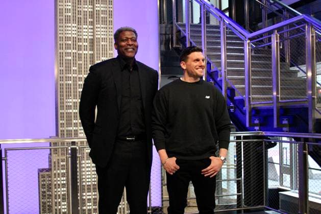 RECORD DATE NOT STATED Chris Distefano and Larry Johnson Visit the Empire State Building Ahead of the Thank You, NYPD Event at Madison Square Garden. (NEW) Chris Distefano and Larry Johnson Visit the Empire State Building Ahead of the Thank You, NYPD Event at Madison Square Garden. March 25, 2026, New York, USA: Chris Distefano, comedian and Larry Johnson (In suit), New York Knicks legend visit the Empire State Building Ahead of the Thank You, NYPD Event at Madison Square Garden. Credit: Niyi Fote Thenews2 (Foto: Niyi Fote Thenews2 imago images) Chris Distefano and Larry Johnson Visit the Empire State Building Ahead of the Thank You, NYPD Event at Madison Square Garden.  Copyright: xNiyixFotex
