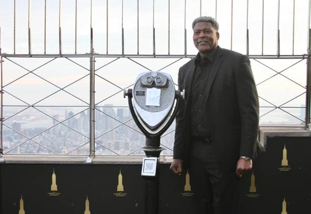 RECORD DATE NOT STATED Chris Distefano and Larry Johnson Visit the Empire State Building Ahead of the Thank You, NYPD Event at Madison Square Garden. (NEW) Chris Distefano and Larry Johnson Visit the Empire State Building Ahead of the Thank You, NYPD Event at Madison Square Garden. March 25, 2026, New York, USA: Larry Johnson, New York Knicks legend with Chris Distefano, comedian visit the Empire State Building Ahead of the Thank You, NYPD Event at Madison Square Garden. Credit: Niyi Fote Thenews2 (Foto: Niyi Fote Thenews2 imago images) Chris Distefano and Larry Johnson Visit the Empire State Building Ahead of the Thank You, NYPD Event at Madison Square Garden.  Copyright: xNiyixFotex