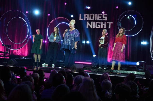 Rosemie Warth, l-r, Josepha Walter, Daphne de Luxe, Mirja Boes und Franziska Wanninger zu Gast bei der ARD Show Ladies Night die einzige Comedy- und Kabarettshow mit rein weiblicher Besetzung im deutschsprachigen Fernsehen. Sendetermin 25.04.2025 das Erste :