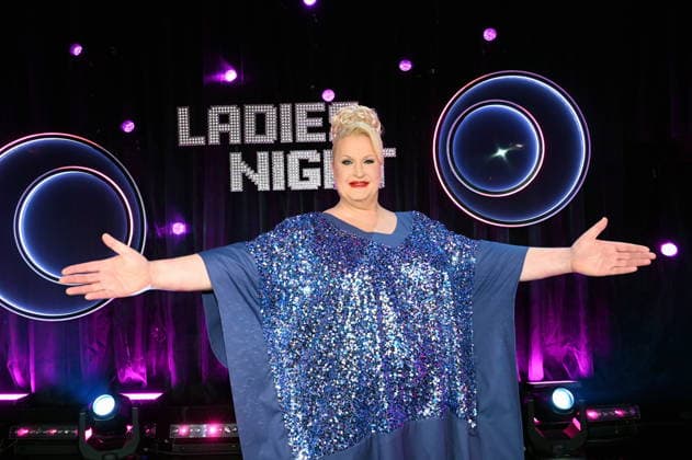 Comedienne.Daphne de Luxe ( bürgerlich Daphne Haderlein ) als Moderatorin der ARD Show Ladies Night die einzige Comedy- und Kabarettshow mit rein weiblicher Besetzung im deutschsprachigen Fernsehen: