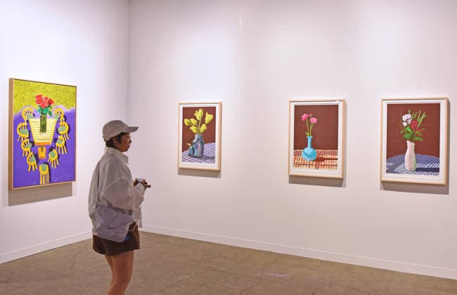 (260326) -- HONG KONG, March 26, 2026 -- A visitor views exhibits at the preview of Art Basel Hong Kong 2026 at the Hong Kong Convention and Exhibition Center in south China s Hong Kong, March 25, 2026. Art Basel Hong Kong 2026 held its preview here on Wednesday, bringing together 240 galleries from 41 countries and regions. Featuring six themed sectors and programs, the fair will open to the public from Friday to Sunday. ) CHINA-HONG KONG-ART BASEL-PREVIEW (CN) ChenxDuo 