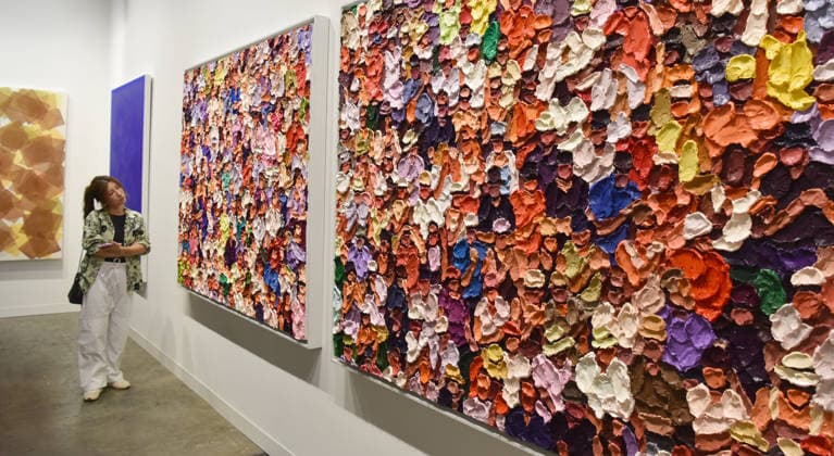 (260326) -- HONG KONG, March 26, 2026 -- A visitor views exhibits at the preview of Art Basel Hong Kong 2026 at the Hong Kong Convention and Exhibition Center in south China s Hong Kong, March 25, 2026. Art Basel Hong Kong 2026 held its preview here on Wednesday, bringing together 240 galleries from 41 countries and regions. Featuring six themed sectors and programs, the fair will open to the public from Friday to Sunday. ) CHINA-HONG KONG-ART BASEL-PREVIEW (CN) ChenxDuo 