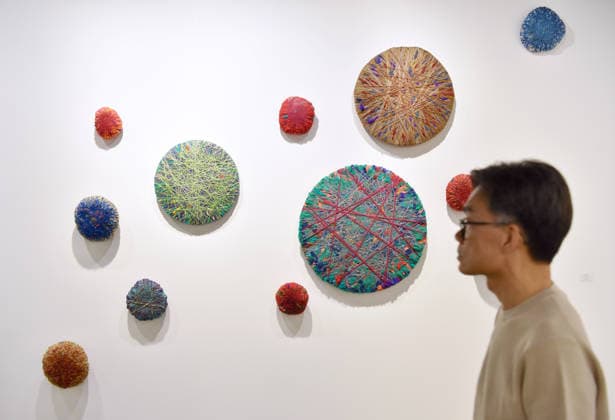 (260326) -- HONG KONG, March 26, 2026 -- A visitor views exhibits at the preview of Art Basel Hong Kong 2026 at the Hong Kong Convention and Exhibition Center in south China s Hong Kong, March 25, 2026. Art Basel Hong Kong 2026 held its preview here on Wednesday, bringing together 240 galleries from 41 countries and regions. Featuring six themed sectors and programs, the fair will open to the public from Friday to Sunday. ) CHINA-HONG KONG-ART BASEL-PREVIEW (CN) ChenxDuo 