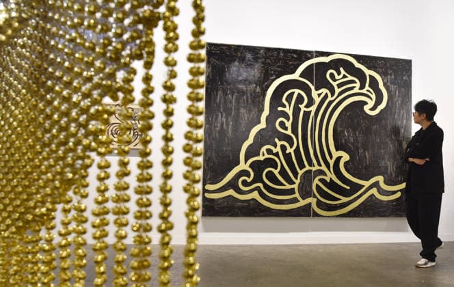 (260326) -- HONG KONG, March 26, 2026 -- A visitor views exhibits at the preview of Art Basel Hong Kong 2026 at the Hong Kong Convention and Exhibition Center in south China s Hong Kong, March 25, 2026. Art Basel Hong Kong 2026 held its preview here on Wednesday, bringing together 240 galleries from 41 countries and regions. Featuring six themed sectors and programs, the fair will open to the public from Friday to Sunday. ) CHINA-HONG KONG-ART BASEL-PREVIEW (CN) ChenxDuo 