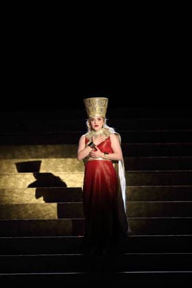 Soraya Mafi (als Nitocris) während der Fotoprobe für Belshazzar in der Komischen Oper im Schillertheater in Berlin, 25. März 2026. Oratorium in drei Akten von Georg Friedrich Händel. Musikalische Leitung George Petrou. Inszenierung, Bühne und Kostüme Herbert Fritsch. Premiere ist am 28. März 2026. Komische Oper Berlin Belshazzar