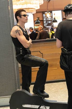 London, Yungblud lands at Heathrow Airport  Copyright: xcristinaxmasseix xipa-agency.netx xx IPA_Agency_IPA73450732