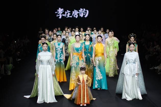 BEIJING, CHINA - MARCH 26: Models walk the runway at the XiaoZhuangTangYun collection by designer Midori on day 7 of China Fashion Week 2026 (Spring) at 798Â·751 PARK on March 26, 2026 in Beijing, China.  Copyright: xChinaxNewsxServicex 111630840944