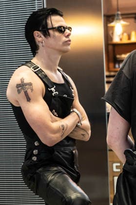 Yungblud Lands At Heathrow Airport - London Yungblud lands at Heathrow Airport in London. London, United Kingdom, March 26, 2026. Photo by Cristina Massei IPA ABACA ABACAPRESS.COM London United Kingdom  Copyright: xIPA ABACAx
