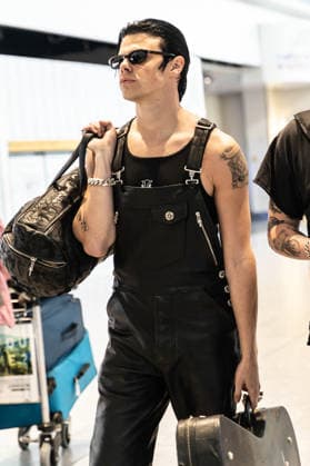 Yungblud Lands At Heathrow Airport - London Yungblud lands at Heathrow Airport in London. London, United Kingdom, March 26, 2026. Photo by Cristina Massei IPA ABACA ABACAPRESS.COM London United Kingdom  Copyright: xIPA ABACAx