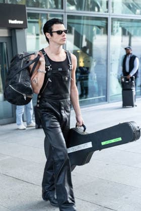 Entertainment Bilder des Tages London, Yungblud lands at Heathrow Airport  Copyright: xcristinaxmasseix xipa-agency.netx xx IPA_Agency_IPA73451368