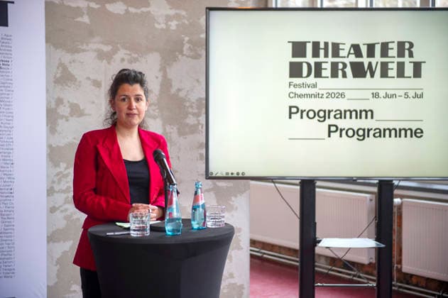 Theater der Welt 20260326 - Chemnitz: Die Festivalintenden Dr. Christoph Dittrich und Stefan Schmidtke stellten das Programm der 17. Ausgabe des Festivals Theater der Welt vor, das vom 18. Juni bis zum 5. Juli in Chemnitz stattfindet. Das von neun internationalen Kurator:innen entwickelte Programm umfasst über 30 Produktionen aus allen Kontinenten. Der Spinnbau wird eine der vor vorrangigen Spielstätten des Festivals sein. Im