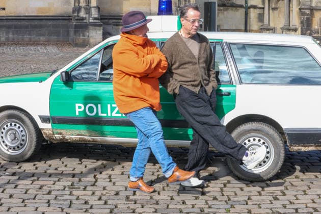 Dreharbeiten für den 50. Tatort aus Münster. Fototermin am Set. Dreharbeiten für den Münster-Tatort auf dem Domplatz. Arbeitstitel Eine Frage der Zeit. Axel Prahl, als Hauptkommissar Frank Thiel und Jan Josef Liefers, als Rechtsmediziner Prof. Karl-Friedrich Boerne. Münster, Nordrhein-Westfalen, DEU, Deutschland, 26.03.2026