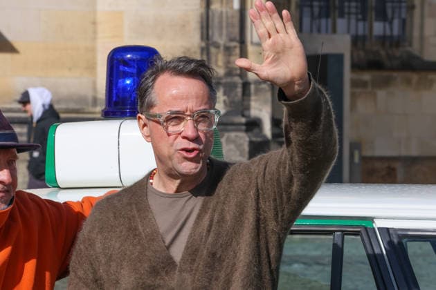 Dreharbeiten für den 50. Tatort aus Münster. Fototermin am Set. Dreharbeiten für den Münster-Tatort auf dem Domplatz. Arbeitstitel Eine Frage der Zeit Jan Josef Liefers, als Rechtsmediziner Prof. Karl-Friedrich Boerne. Münster, Nordrhein-Westfalen, DEU, Deutschland, 26.03.2026