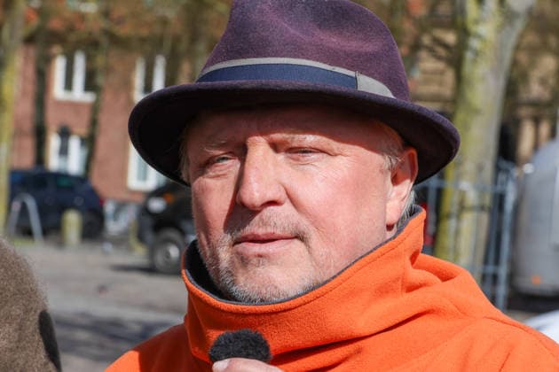 Dreharbeiten für den 50. Tatort aus Münster. Fototermin am Set. Dreharbeiten für den Münster-Tatort auf dem Domplatz. Arbeitstitel Eine Frage der Zeit. Axel Prahl, als Hauptkommissar Frank Thiel. Münster, Nordrhein-Westfalen, DEU, Deutschland, 26.03.2026