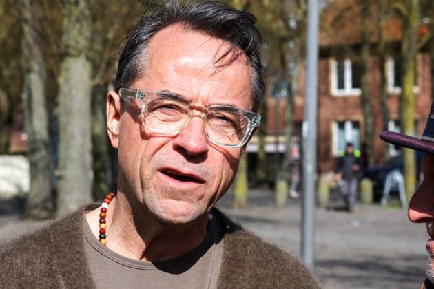 Dreharbeiten für den 50. Tatort aus Münster. Fototermin am Set. Dreharbeiten für den Münster-Tatort auf dem Domplatz. Arbeitstitel Eine Frage der Zeit. Jan Josef Liefers, als Rechtsmediziner Prof. Karl-Friedrich Boerne. Münster, Nordrhein-Westfalen, DEU, Deutschland, 26.03.2026