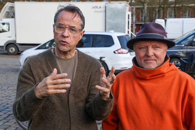 Dreharbeiten für den 50. Tatort aus Münster. Fototermin am Set. Dreharbeiten für den Münster-Tatort auf dem Domplatz. Arbeitstitel Eine Frage der Zeit. Axel Prahl, als Hauptkommissar Frank Thiel und Jan Josef Liefers, als Rechtsmediziner Prof. Karl-Friedrich Boerne. Münster, Nordrhein-Westfalen, DEU, Deutschland, 26.03.2026