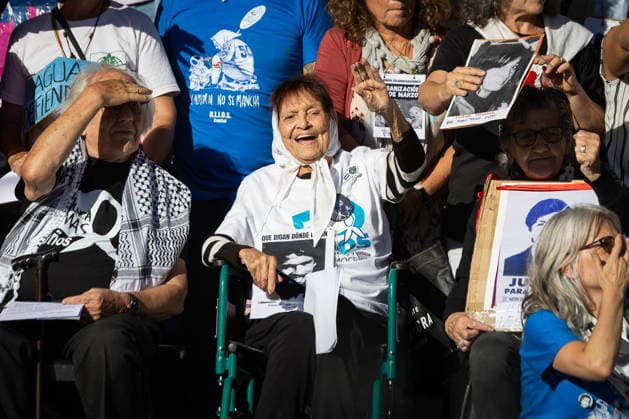 March 24, 2026, Buenos Aires, Buenos Aires, Argentina: Taty Almeida, a Mother of Plaza de Mayo, greets the crowd during the march marking the 50th anniversary of the last military coup d etat Buenos Aires Argentina - ZUMAp265 20260324_zip_p265_013 Copyright: xDelfinaxCorberaxPix