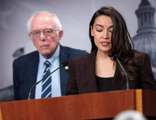 News Bilder des Tages Sanders and Ocasio-Cortez Press Conference on AI Data Centers United States Representative Alexandria Ocasio-Cortez (Democrat of New York) speaks at a press conference where she and United States Senator Bernie Sanders (Independent of Vermont) announce the Artificial Intelligence Data Center Moratorium Act in the US Capitol in Washington, DC, USA, on Wednesday, March 25, 2026. The legislation aims to ensure that AI benefits workers, is safe and effective and does not harm communities or destroy the environment Credit: CNP AdMedia Washington District of Columbia United States of America EDITORIAL USE ONLY  Copyright: xx AdMediax admphotostwo977648