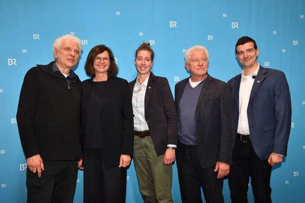 Miroslav Nemec, Ilse Aigner mit Bodygards und Udo Wachtveitl Premiere Tatort - Unvergänglich - Teil 1 Fernsehen, Film HFF Audimax München 26. März 2026