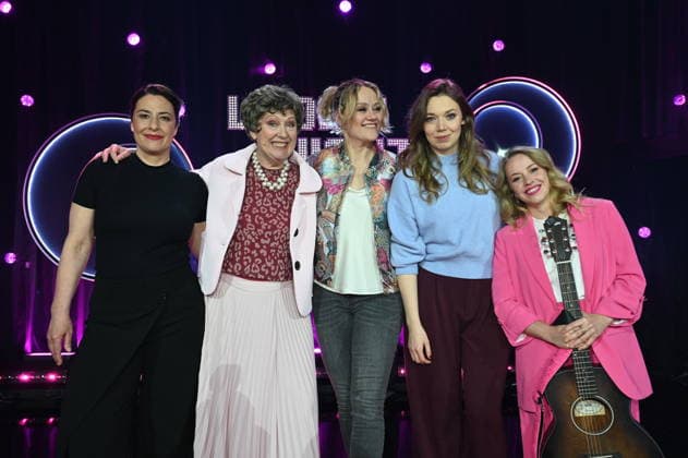 Eva Eiselt, l-r, Lioba Albus, Lisa Feller, Victoria Abelmann Brockmann und Miss Allie zu Gast bei der ARD Show Ladies Night die einzige Comedy- und Kabarettshow mit rein weiblicher Besetzung im deutschsprachigen Fernsehen: Sendetermin 18.04.2026 Das Erste.