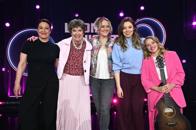 Eva Eiselt, l-r, Lioba Albus, Lisa Feller, Victoria Abelmann Brockmann und Miss Allie zu Gast bei der ARD Show Ladies Night die einzige Comedy- und Kabarettshow mit rein weiblicher Besetzung im deutschsprachigen Fernsehen: Sendetermin 18.04.2026 Das Erste.