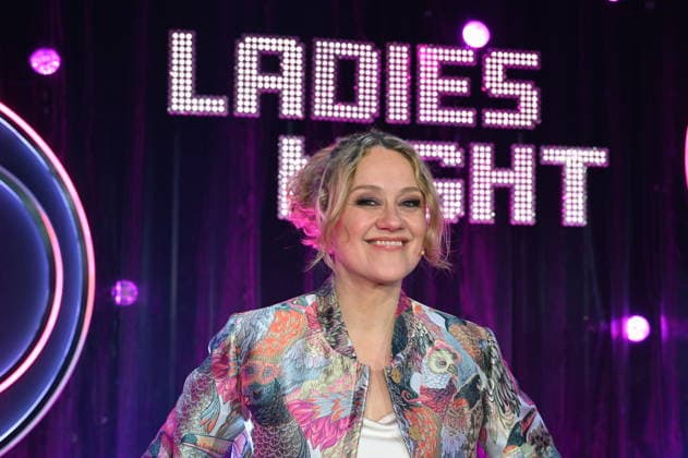 Komikerin Lisa Feller als Moderatorin der ARD Show Ladies Night die einzige Comedy- und Kabarettshow mit rein weiblicher Besetzung im deutschsprachigen Fernsehen:
