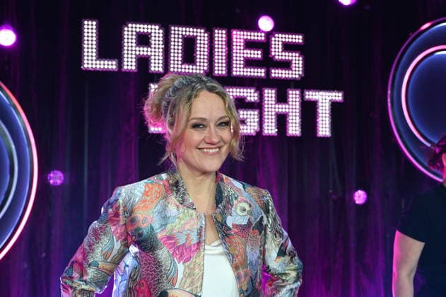 Komikerin Lisa Feller als Moderatorin der ARD Show Ladies Night die einzige Comedy- und Kabarettshow mit rein weiblicher Besetzung im deutschsprachigen Fernsehen: