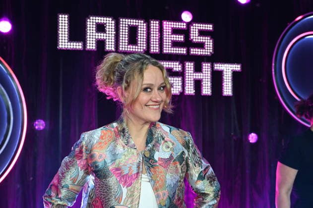 Komikerin Lisa Feller als Moderatorin der ARD Show Ladies Night die einzige Comedy- und Kabarettshow mit rein weiblicher Besetzung im deutschsprachigen Fernsehen: