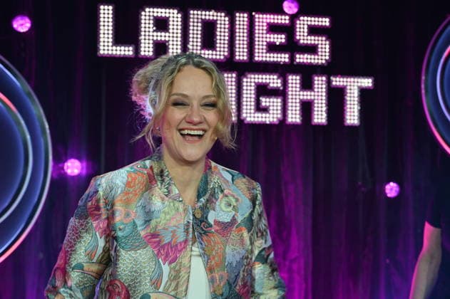 Komikerin Lisa Feller als Moderatorin der ARD Show Ladies Night die einzige Comedy- und Kabarettshow mit rein weiblicher Besetzung im deutschsprachigen Fernsehen: