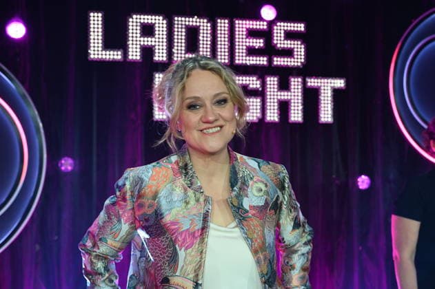 Komikerin Lisa Feller als Moderatorin der ARD Show Ladies Night die einzige Comedy- und Kabarettshow mit rein weiblicher Besetzung im deutschsprachigen Fernsehen:
