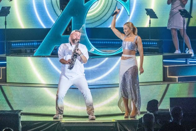 Der deutsche DJ, Komponist und Produzent Alex Christensen auf Classical Dance Tour in der quarterback immobilien arena leipzig. mit dabei das berlin orchestra und die sängerinnen linda teodosiu und yass Alex Christensen Leipzig