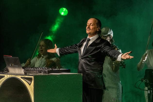 Der deutsche DJ, Komponist und Produzent Alex Christensen auf Classical Dance Tour in der quarterback immobilien arena leipzig. mit dabei das berlin orchestra und die sängerinnen linda teodosiu und yass Alex Christensen Leipzig