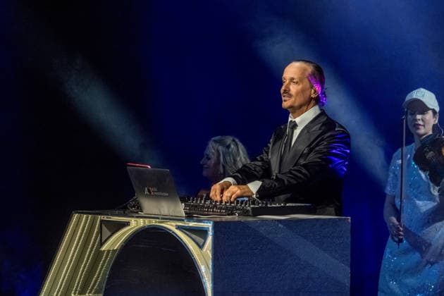 Der deutsche DJ, Komponist und Produzent Alex Christensen auf Classical Dance Tour in der quarterback immobilien arena leipzig. mit dabei das berlin orchestra und die sängerinnen linda teodosiu und yass Alex Christensen Leipzig