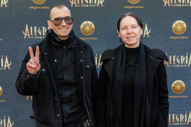 26.03.2026. Düsseldorf. Cirque du Soleil - Alegria. Red Carpet am Abend der Düsseldorfer Premiere. Hier (l-r): Mark Benecke mit Ehefrau Ines Düsseldorf Gerresheim Glasmacherviertel Nordrhein-Westfalen Deutschland